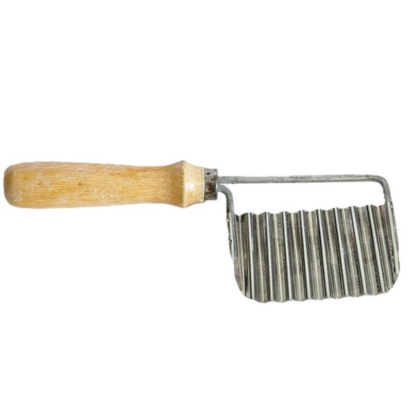 Antique Vintage Vegitable Crinkle Cutter with Wood Handle - Picture 2 of 3
